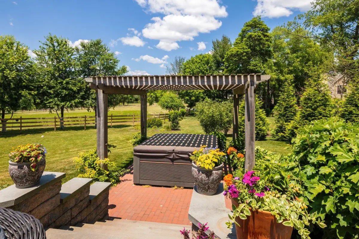Natural stone patio and steps installed by Evergreen Hardscaping in Delaware