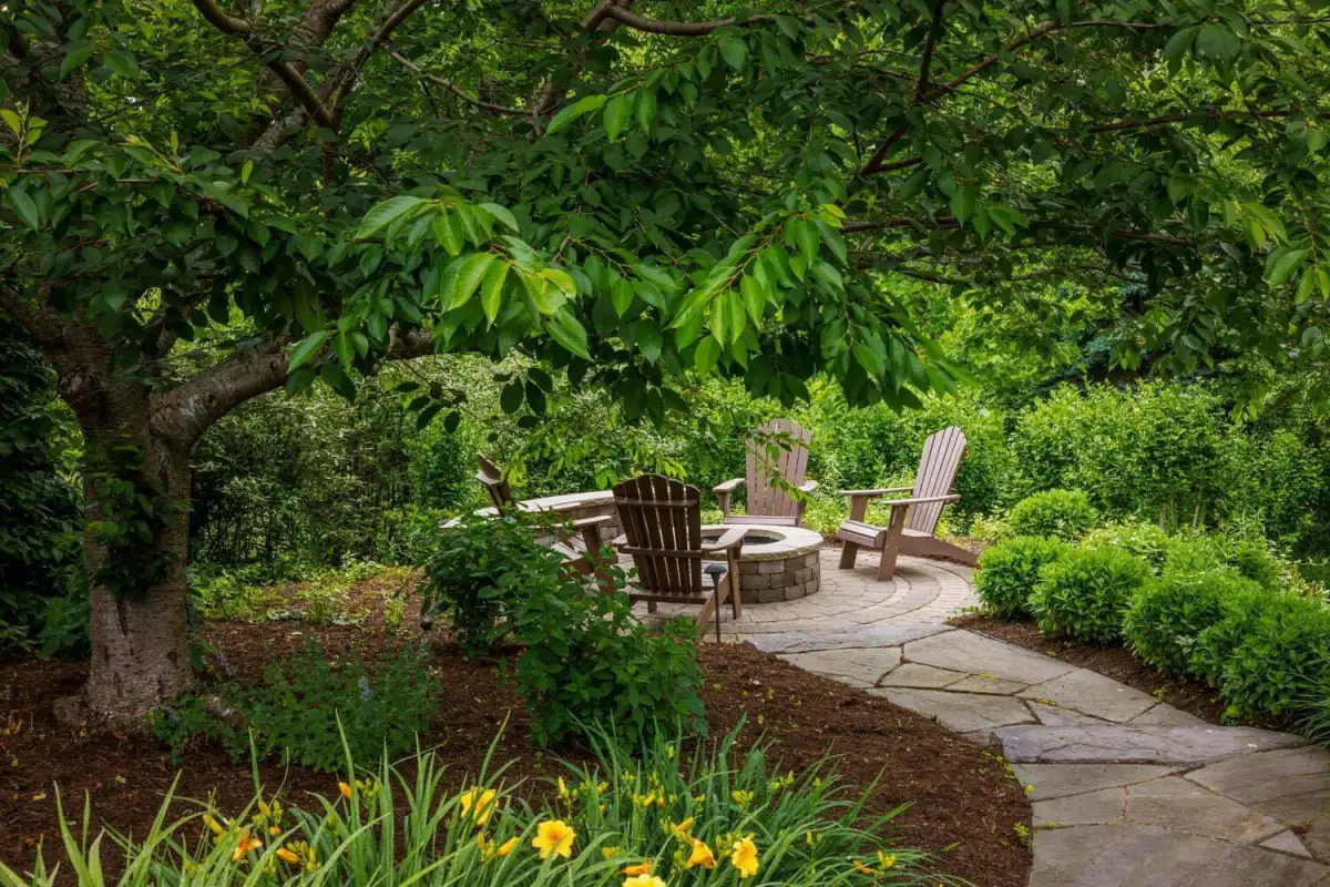 Natural stone wall and masonry work by Evergreen Hardscaping