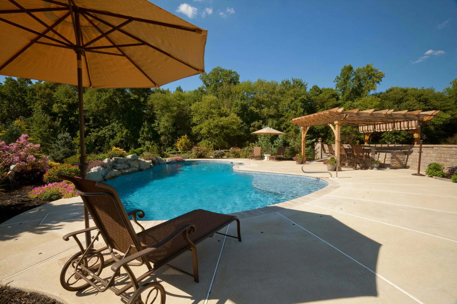 Paver patio and outdoor living space by Evergreen Hardscaping in Delaware